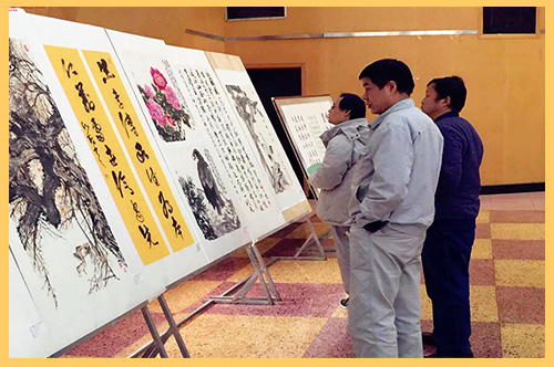 2018年1月，西柏坡發(fā)電公司舉辦第三屆迎新書畫展，員工們以筆墨表情達(dá)意，以書畫靜心舒懷.jpg