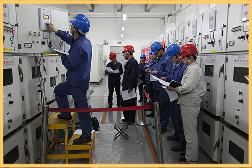 任丘熱電公司電氣二次班舉行低壓開關(guān)和RCS-9626綜保校驗小現(xiàn)場比賽。.JPG